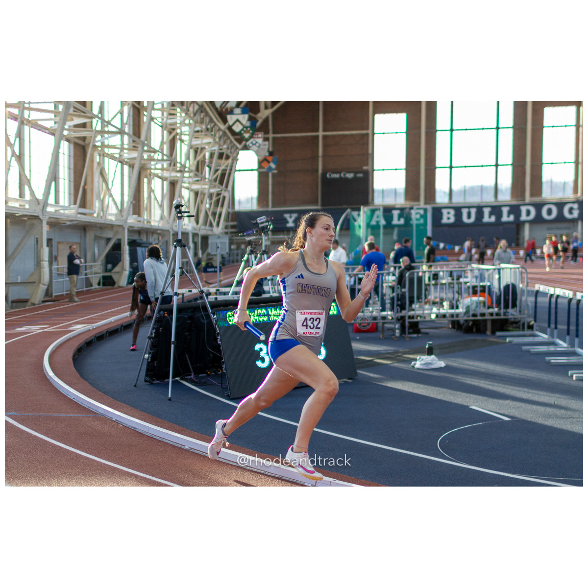 240112 track indoor yale classic 342 8P0A5659 – Yale Classic – Yale University – bib #342