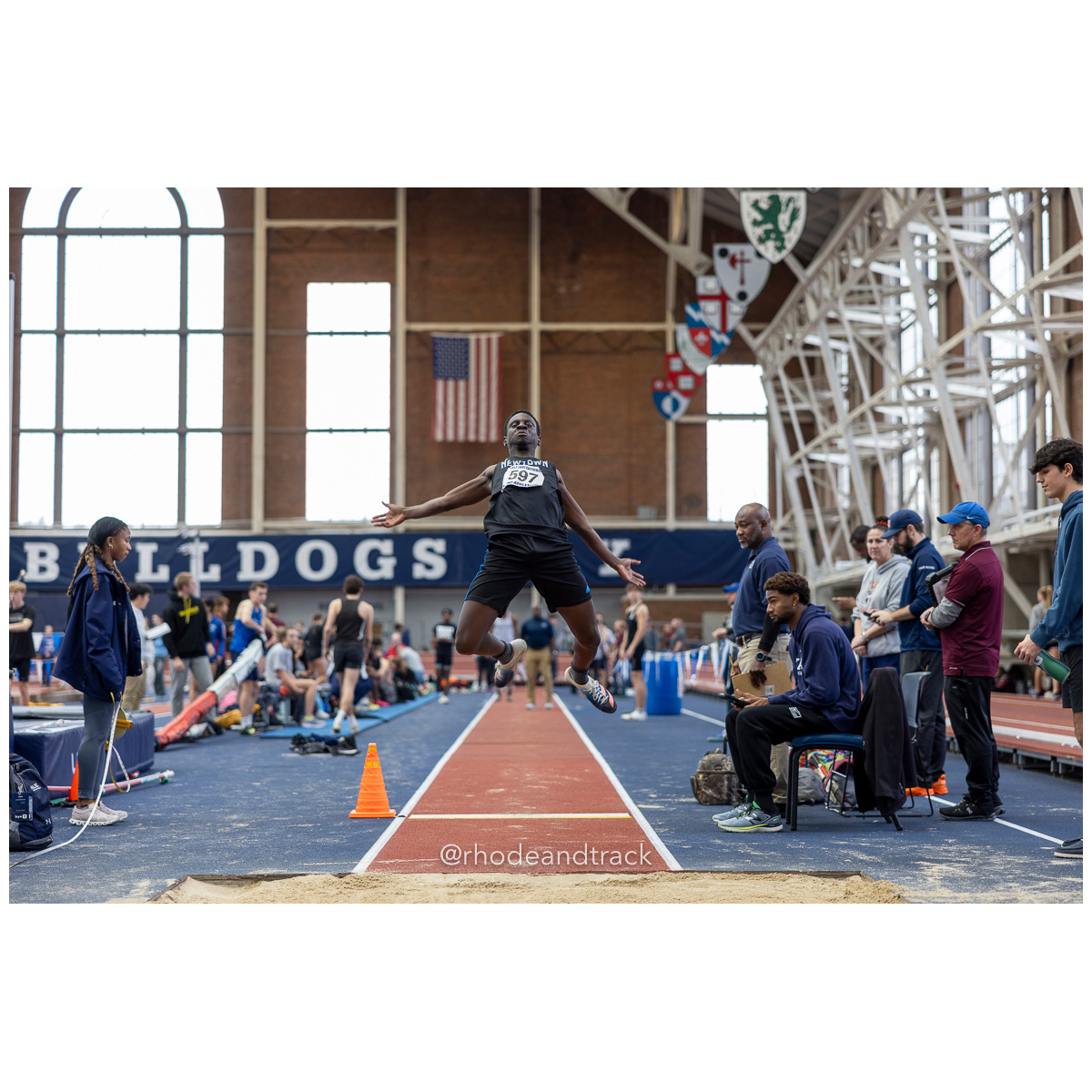 240113 track indoor yale classic 840 U1A7076 – Yale Classic – Yale University – bib #840