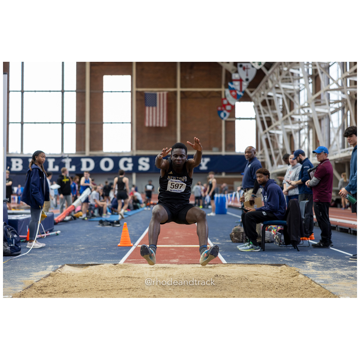240113 track indoor yale classic 842 U1A7082 – Yale Classic – Yale University – bib #842