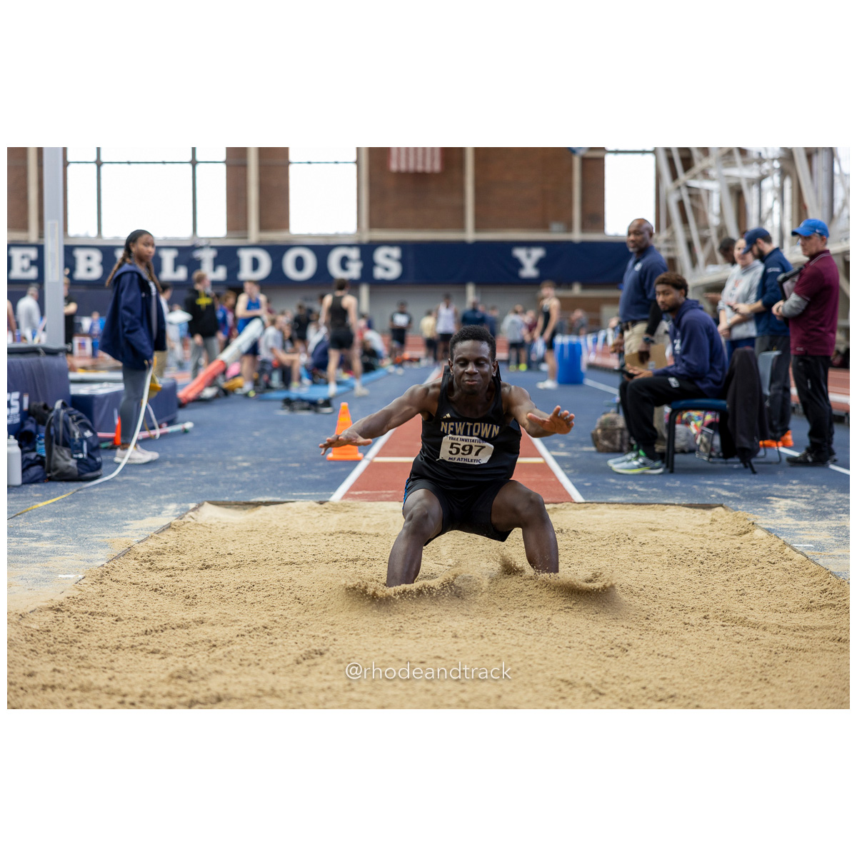 240113 track indoor yale classic 843 U1A7085 – Yale Classic – Yale University – bib #843