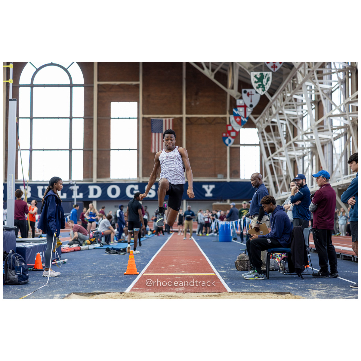 240113 track indoor yale classic 846 U1A7102 – Yale Classic – Yale University – bib #846