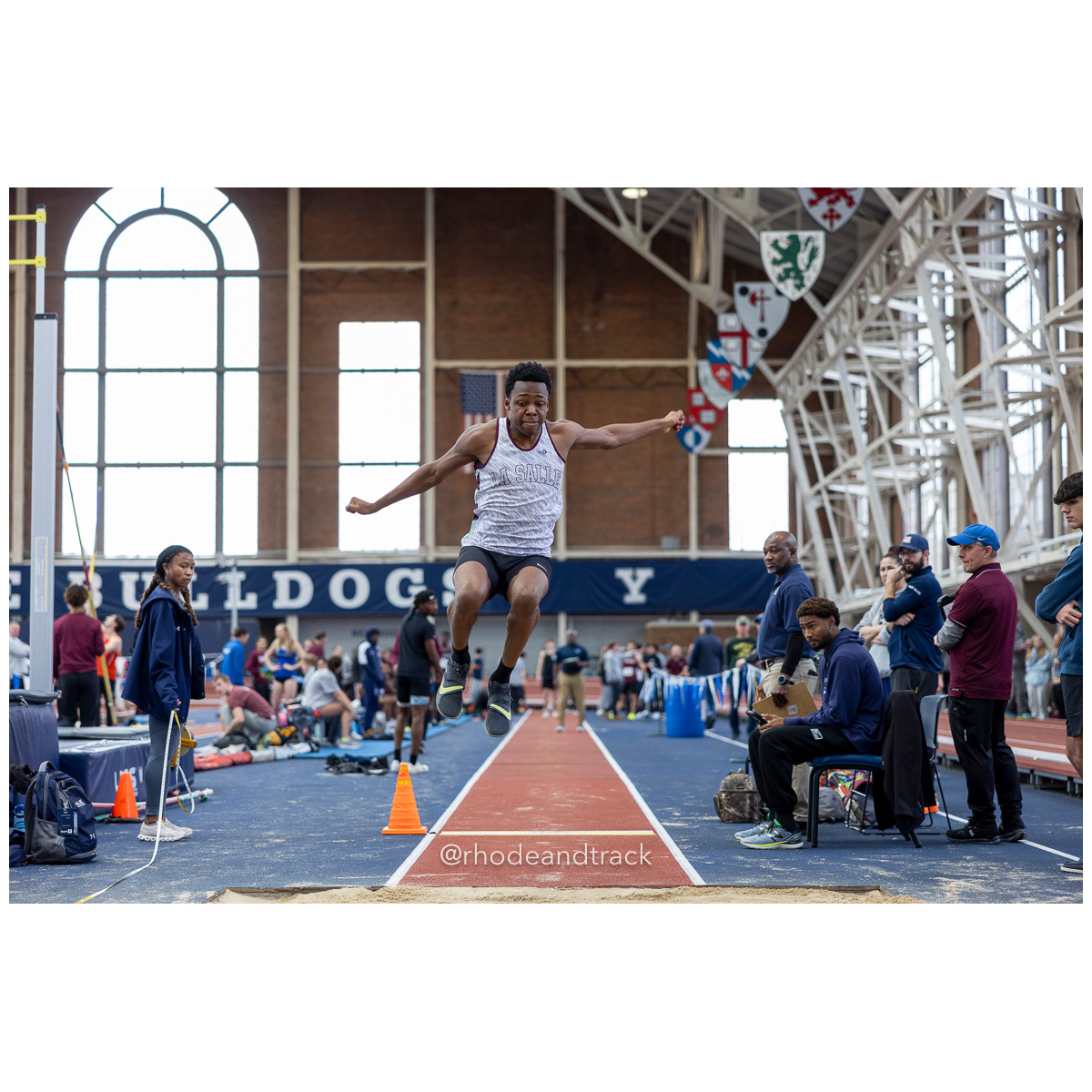 240113 track indoor yale classic 847 U1A7106 – Yale Classic – Yale University – bib #847