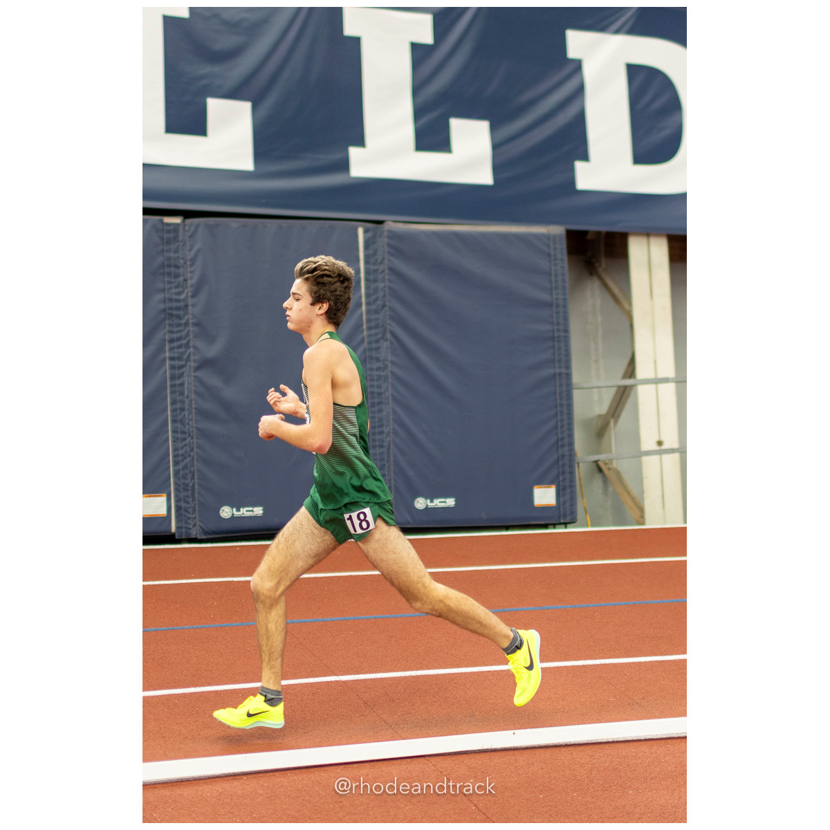 240113 track indoor yale classic 877 8P0A6243 – Yale Classic – Yale University – bib #877