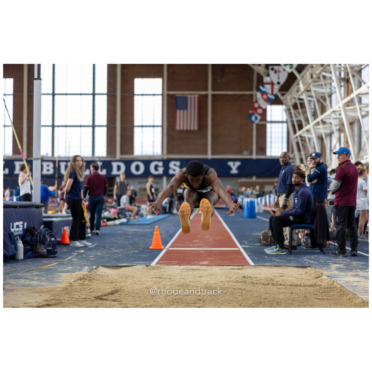 240113 track indoor yale classic 902 U1A7608 – Yale Classic – Yale University – bib #902