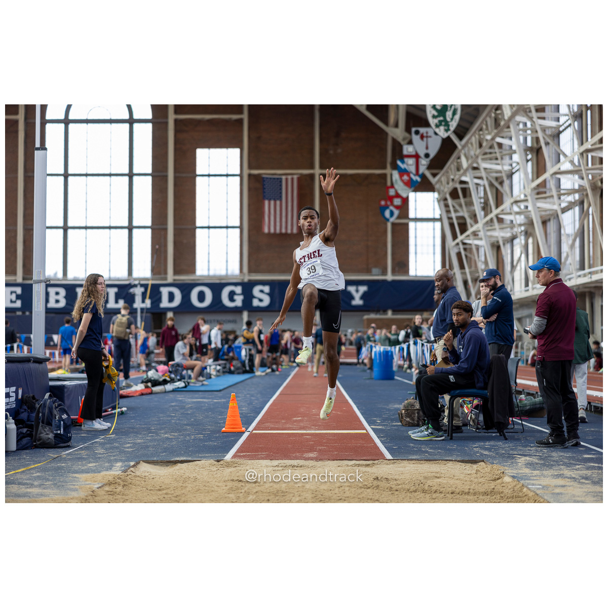 240113 track indoor yale classic 905 U1A7624 – Yale Classic – Yale University – bib #905