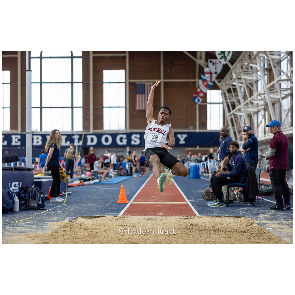 240113 track indoor yale classic 906 U1A7628 – Yale Classic – Yale University – bib #906