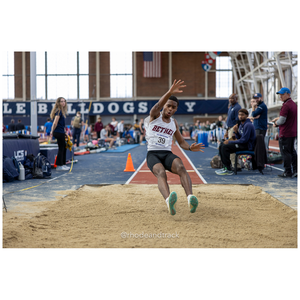 240113 track indoor yale classic 907 U1A7631 – Yale Classic – Yale University – bib #907