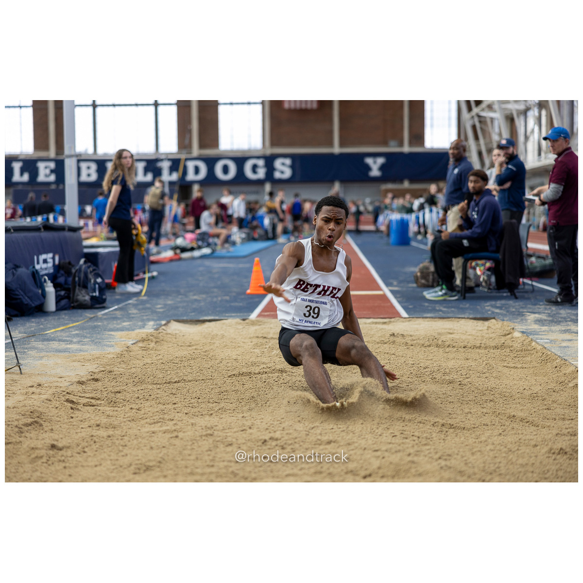 240113 track indoor yale classic 908 U1A7633 – Yale Classic – Yale University – bib #908