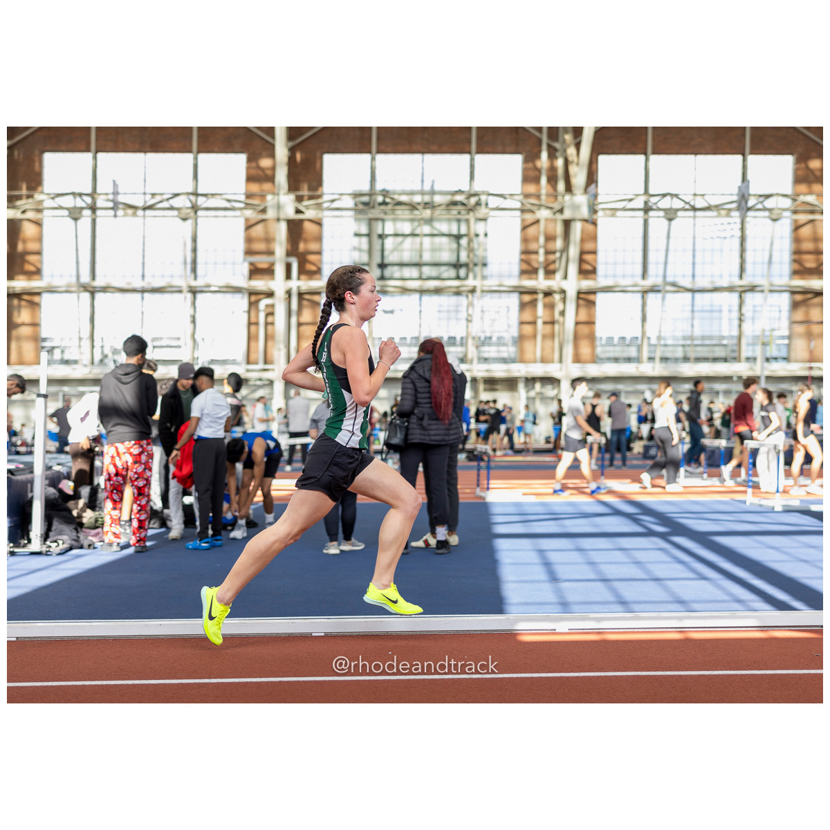 240113 track indoor yale classic 922 U1A7941 – Yale Classic – Yale University – bib #922
