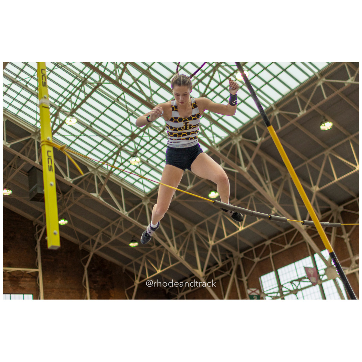240113 track indoor yale classic 722 8P0A5968 – Yale Classic – Yale University – bib #722