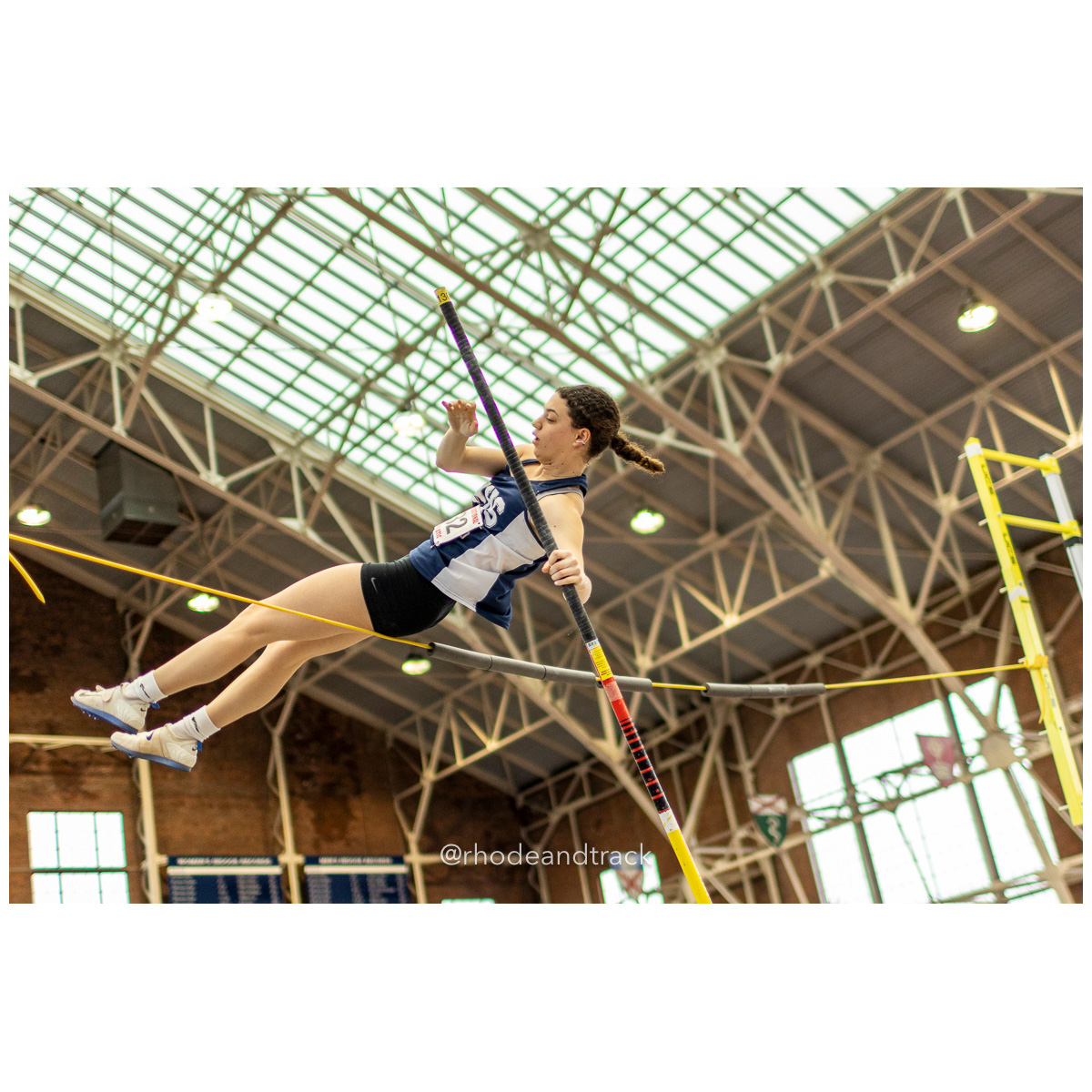 240113 track indoor yale classic 725 8P0A5976 – Yale Classic – Yale University – bib #725