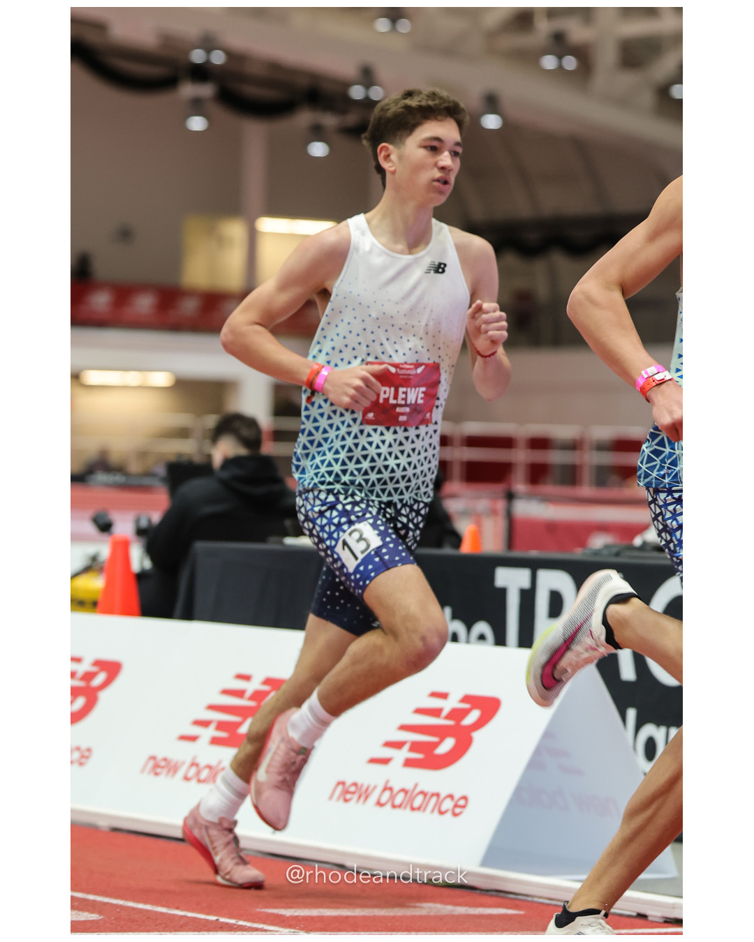 Austin Plewe, American Fork XC Club, Boys Mile, New Balance Indoor Nationals - the TRACK at New Balance - Boston MA File: ./dir-1-Boys-Mile/250316-NBIN-2025-Sunday-145-296A2422.jpg Austin Plewe, American Fork XC Club, Boys Mile, New Balance Indoor Nationals - the TRACK at New Balance - Boston MA – New Balance Indoor Na…