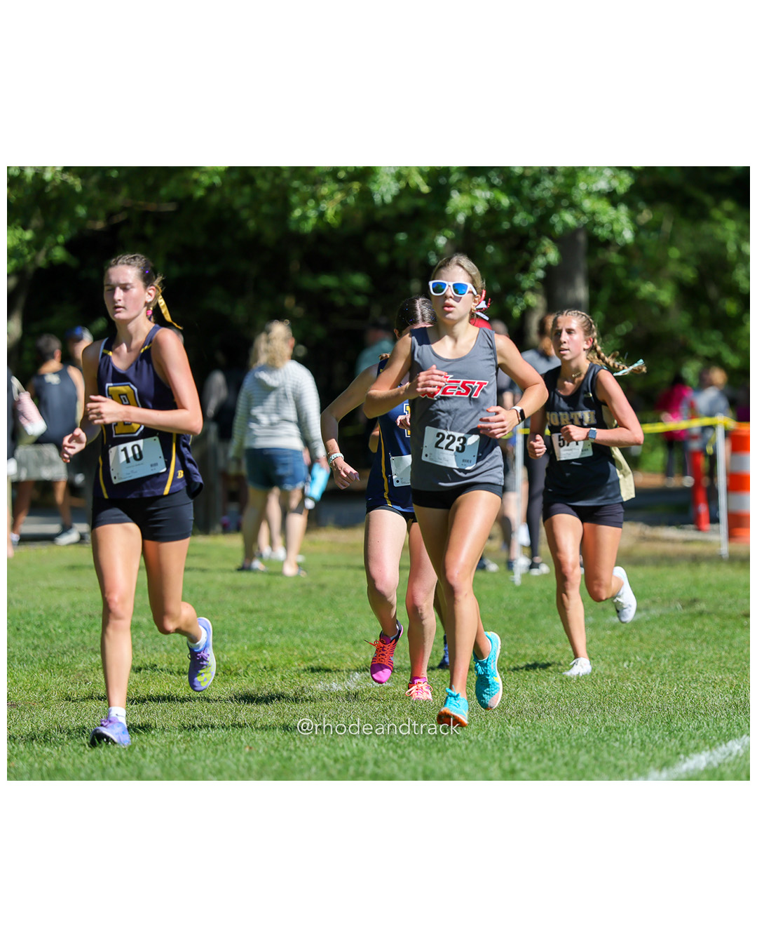 Estelle Mentzer - Barrington High School - 21:22.22 - Isla Tucciarone - Cranston West HS - 21:59.85 - 2025 Injury Fund Carnival XC Cross Country Race - Deerfield Park, Smithfield RI - August 30 2025 File: ./dir-3-Girls-Roger-Roy-Race/250830-2025-ritca-injury-fund-xc-cross-country-deerfield-park-smithfield-rhode-island-267-296A3241.jpg Estelle Mentzer - Barrington High School - 21:22.22 - Isla Tucciarone - Cranston West HS - 21:59.85 - 2025 Injury Fund Carnival XC Cross Co…