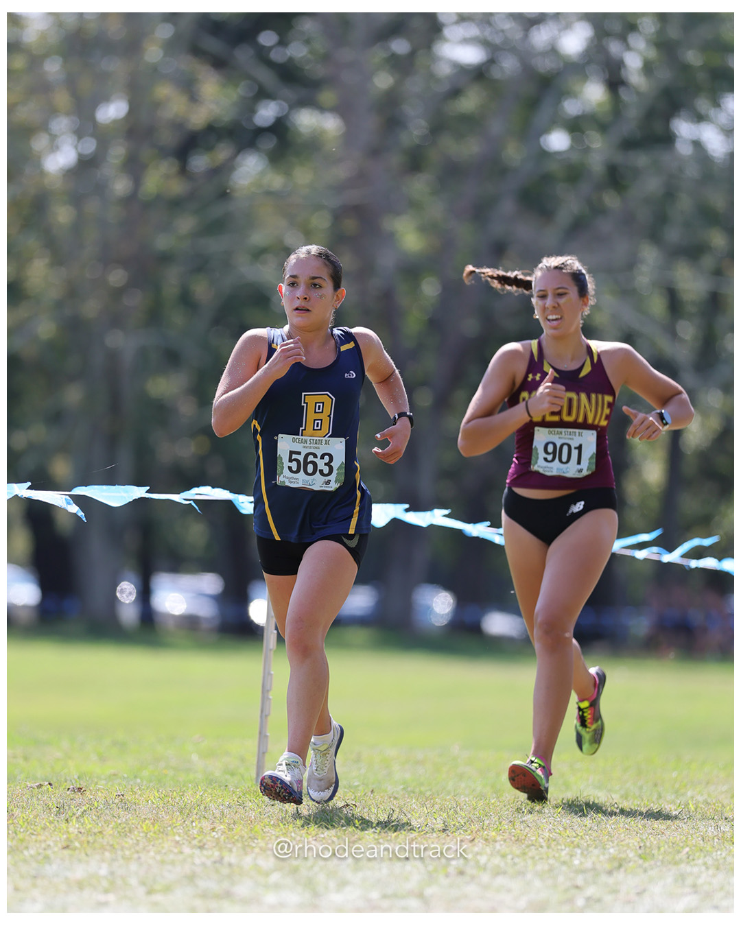 Scarlett Wasinowicz – Barrington High School - Juliana Lafountain – Colonie - 2025 RI Ocean State XC Invitational - Goddard Memorial Park - Warwick, RI - September 27 2025 File: ./250927-2025-ocean-state-xc-invitational-warwick-ri-293-296A7695.jpg Scarlett Wasinowicz – Barrington High School - Juliana Lafountain – Colonie - 2025 RI Ocean State XC Invitational - Goddard Memorial Park -…