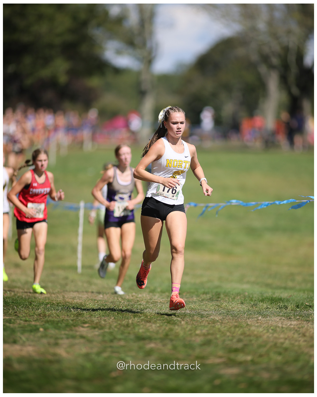 Lucy Stowe – North Kingstown High School - 2025 RI Ocean State XC Invitational - Goddard Memorial Park - Warwick, RI - September 27 2025 File: ./250927-2025-ocean-state-xc-invitational-warwick-ri-485-296A9802.jpg Lucy Stowe – North Kingstown High School - 2025 RI Ocean State XC Invitational - Goddard Memorial Park - Warwick, RI - September 27 2025 –…