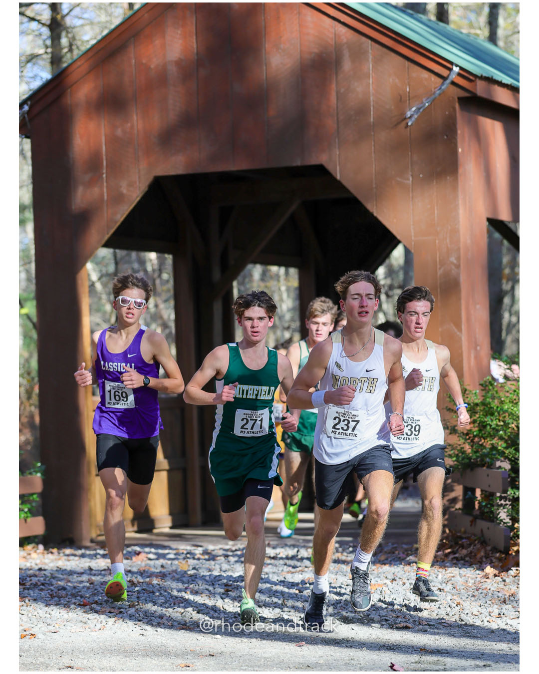 Noah Johnson, Classical High School, 17:02.39, 27 - Mason Smith, Smithfield High School, 18:02.42, 59 - Colson Place, North Kingstown High School, 17:02.09, 26 - RI Cross Country State Championship - Ponaganset High School - North Scituate, RI - November 1, 2025 File: ./dir-2-Boys-Championship/251101-2025-RI-Cross-Country-State-Championships-Ponaganset-493-296A6187.jpg Noah Johnson, Classical High School, 17:02.39, 27 - Mason Smith, Smithfield High School, 18:02.42, 59 - Colson Place, North Kingstown High…