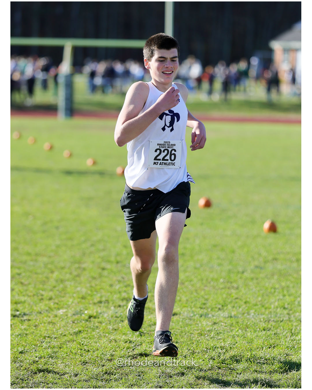Ian Whiteley, Moses Brown School, 19:28.73, 121 - RI Cross Country State Championship - Ponaganset High School - North Scituate, RI - November 1, 2025 File: ./dir-2-Boys-Championship/251101-2025-RI-Cross-Country-State-Championships-Ponaganset-677-296A9672.jpg Ian Whiteley, Moses Brown School, 19:28.73, 121 - RI Cross Country State Championship - Ponaganset High School - North Scituate, RI - Novem…