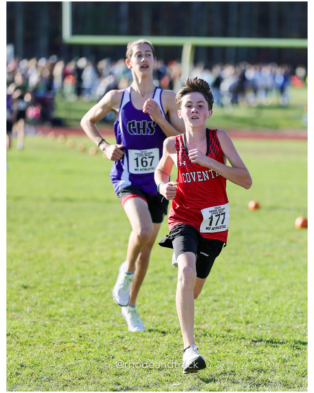 Auden Day McEvoy, Classical High School, 19:33.44, 123 - Logan Inkley, Coventry High School, 19:32.88, 122 - RI Cross Country State Championship - Ponaganset High School - North Scituate, RI - November 1, 2025 File: ./dir-2-Boys-Championship/251101-2025-RI-Cross-Country-State-Championships-Ponaganset-678-296A9683.jpg Auden Day McEvoy, Classical High School, 19:33.44, 123 - Logan Inkley, Coventry High School, 19:32.88, 122 - RI Cross Country State Champio…