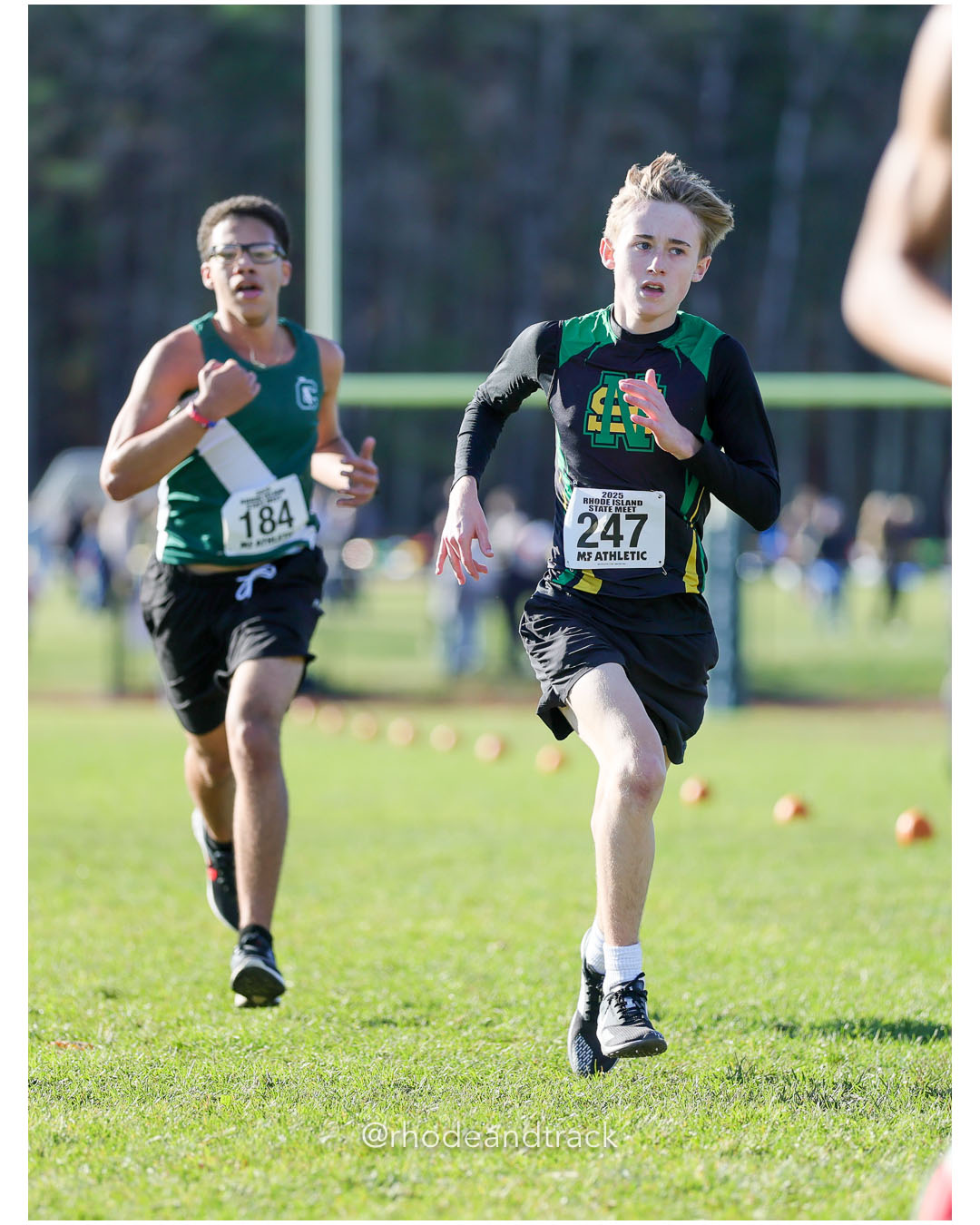 Angel Guzman, Cranston East High School, 20:31.35, 139 - Cameron Welch, North Smithfield High School, 20:30.44, 138 - RI Cross Country State Championship - Ponaganset High School - North Scituate, RI - November 1, 2025 File: ./dir-2-Boys-Championship/251101-2025-RI-Cross-Country-State-Championships-Ponaganset-694-296A9997.jpg Angel Guzman, Cranston East High School, 20:31.35, 139 - Cameron Welch, North Smithfield High School, 20:30.44, 138 - RI Cross Country Stat…