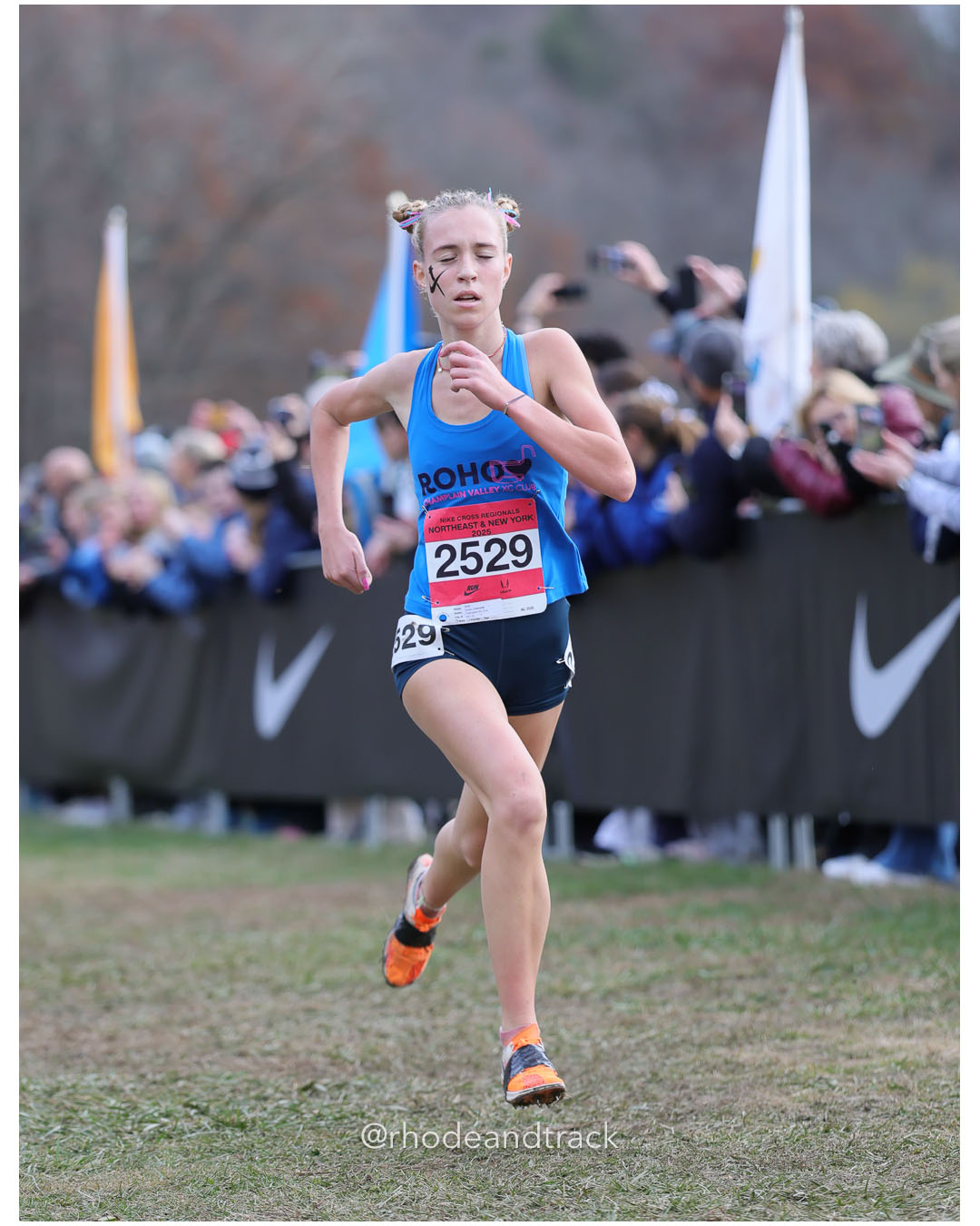 Charlotte Crum, Champlain XC Club - Nike Cross Regionals NXR - Northeast - Bowdoin Park - Wappingers Falls NY - November 22, 2025 File: ./251122-2025-NXR-NE-NY-Federation-Championships-Bowdoin-Park-296-296A1336.jpg Charlotte Crum, Champlain XC Club - Nike Cross Regionals NXR - Northeast - Bowdoin Park - Wappingers Falls NY - November 22, 2025 – Nike Cr…