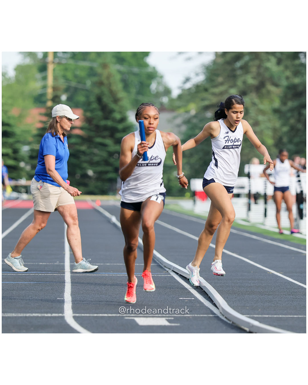 Meriden Alge, Chariho Regional High School, 9 - Alyssa Parenteau, La Salle Academy, 11 - Kayla Siedliski, East Greenwich High School, 11 - Carolina Terlato, La Salle Academy, 11 - Aubrey Jarvis, Pilgrim High School, 9 - Hope High School, Hope High School - 2026 RI Outdoor Track and Field State Championships - Brown Stadium - Providence, Rhode Island - June 06, 2026 File: ./dir-4x400m/260606-2026-RI-Outdoor-Track-And-Field-State-Championships-Brown-1010-296A0813_1.jpg Meriden Alge, Chariho Regional High School, 9 - Alyssa Parenteau, La Salle Academy, 11 - Kayla Siedliski, East Greenwich High School, 11 -…
