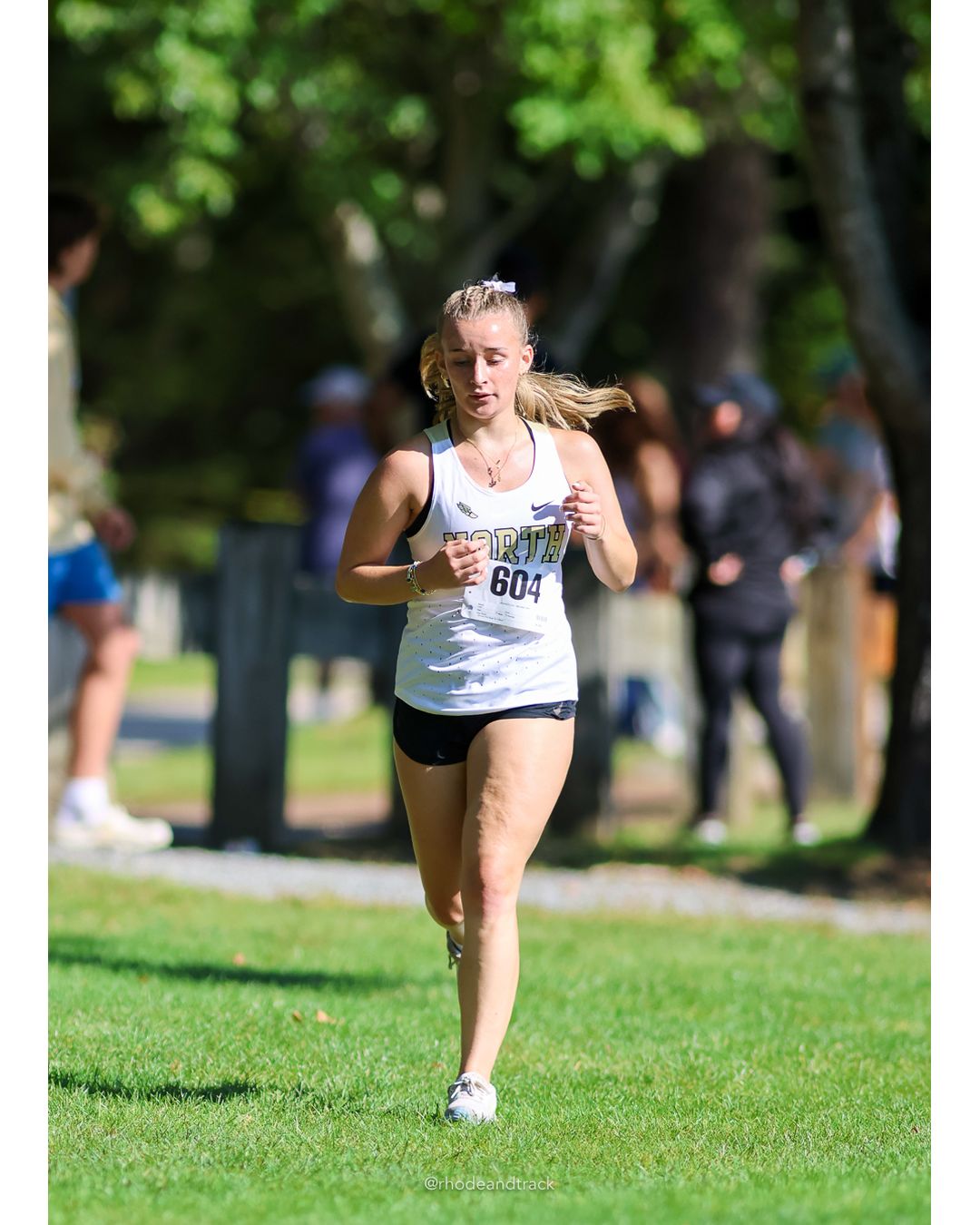#604 Julia Barrington, North Kingstown High School, 5k Run - Girls (Roy), P54, 27:28.54 - #604 Julia Barrington, North Kingstown High School, 5k Run - Girls (Roy), P54, 27:28.54 - 2026 Injury Fund Carnival XC - Deerfield Park - Greenville, Rhode Island - September 05, 2026 File: ./dir-2-5k_Run-Girls-Roy/260905-2026-injury-fund-xc-deerfield-park-218-8P0A0136.jpg #604 Julia Barrington, North Kingstown High School, 5k Run - Girls (Roy), P54, 27:28.54 - #604 Julia Barrington, North Kingstown High Schoo…