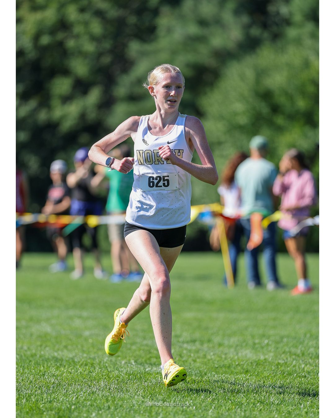 #625 Abbie Tighe, North Kingstown High School, 5k Run - Girls (Roy), P2, 19:31.96 - #625 Abbie Tighe, North Kingstown High School, 5k Run - Girls (Roy), P2, 19:31.96 - 2026 Injury Fund Carnival XC - Deerfield Park - Greenville, Rhode Island - September 05, 2026 File: ./dir-2-5k_Run-Girls-Roy/260905-2026-injury-fund-xc-deerfield-park-220-398A5436.jpg #625 Abbie Tighe, North Kingstown High School, 5k Run - Girls (Roy), P2, 19:31.96 - #625 Abbie Tighe, North Kingstown High School, 5k Run -…