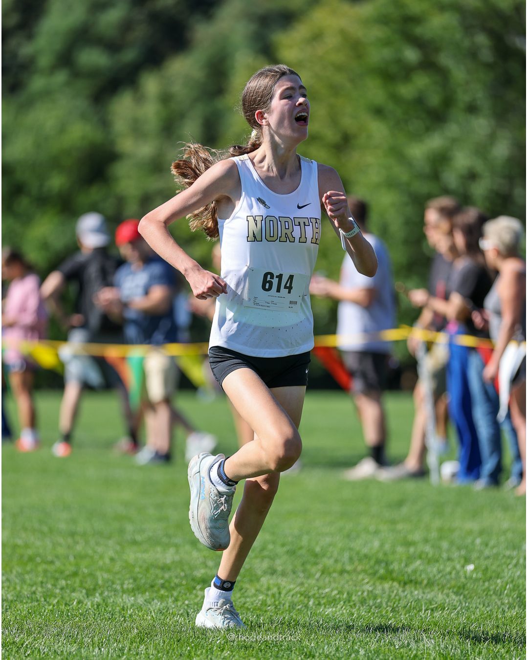 #614 Ella Macomber, North Kingstown High School, 5k Run - Girls (Roy), P16, 22:25.10 - #614 Ella Macomber, North Kingstown High School, 5k Run - Girls (Roy), P16, 22:25.10 - 2026 Injury Fund Carnival XC - Deerfield Park - Greenville, Rhode Island - September 05, 2026 File: ./dir-2-5k_Run-Girls-Roy/260905-2026-injury-fund-xc-deerfield-park-235-398A5764.jpg #614 Ella Macomber, North Kingstown High School, 5k Run - Girls (Roy), P16, 22:25.10 - #614 Ella Macomber, North Kingstown High School, 5k…