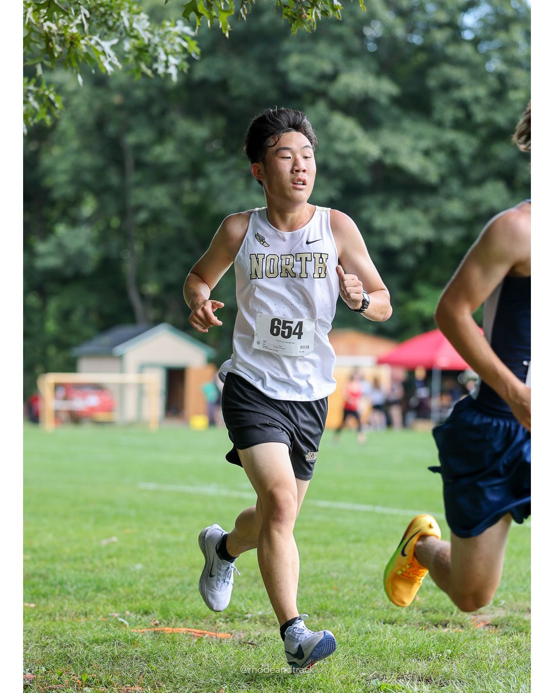 #654 Ryan Kim, North Kingstown High School, 5k Run - Boys (K Johnston), P26, 18:43.24 - #654 Ryan Kim, North Kingstown High School, 5k Run - Boys (K Johnston), P26, 18:43.24 - 2026 Injury Fund Carnival XC - Deerfield Park - Greenville, Rhode Island - September 05, 2026 File: ./dir-3-5k_Run-Boys-K_Johnston/260905-2026-injury-fund-xc-deerfield-park-354-398A7135.jpg #654 Ryan Kim, North Kingstown High School, 5k Run - Boys (K Johnston), P26, 18:43.24 - #654 Ryan Kim, North Kingstown High School, 5k Run…