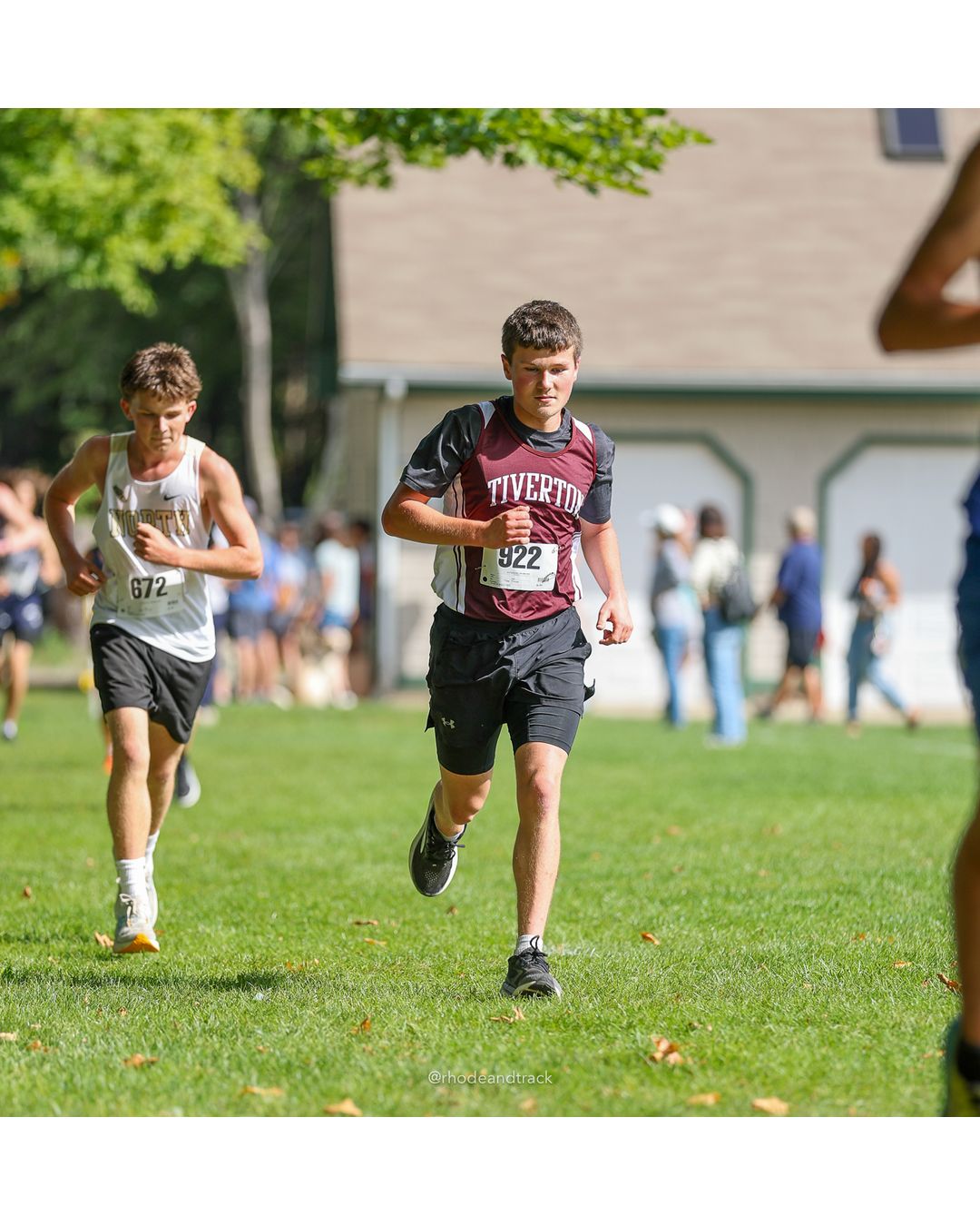 #922 Nico Santagata, La Salle Academy, 5k Run - Boys (K Johnston), P85, 21:50.56; #672 Duncan Robertson, North Kingstown High School, 5k Run - Boys (K Johnston), P84, 21:49.94 - #672 Duncan Robertson, North Kingstown High School, 5k Run - Boys (K Johnston), P84, 21:49.94 - 2026 Injury Fund Carnival XC - Deerfield Park - Greenville, Rhode Island - September 05, 2026 File: ./dir-3-5k_Run-Boys-K_Johnston/260905-2026-injury-fund-xc-deerfield-park-371-398A7437.jpg #922 Nico Santagata, La Salle Academy, 5k Run - Boys (K Johnston), P85, 21:50.56; #672 Duncan Robertson, North Kingstown High School, 5k Ru…