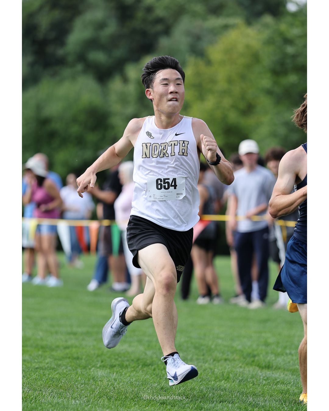 #654 Ryan Kim, North Kingstown High School, 5k Run - Boys (K Johnston), P26, 18:43.24 - #654 Ryan Kim, North Kingstown High School, 5k Run - Boys (K Johnston), P26, 18:43.24 - 2026 Injury Fund Carnival XC - Deerfield Park - Greenville, Rhode Island - September 05, 2026 File: ./dir-3-5k_Run-Boys-K_Johnston/260905-2026-injury-fund-xc-deerfield-park-416-398A8294.jpg #654 Ryan Kim, North Kingstown High School, 5k Run - Boys (K Johnston), P26, 18:43.24 - #654 Ryan Kim, North Kingstown High School, 5k Run…