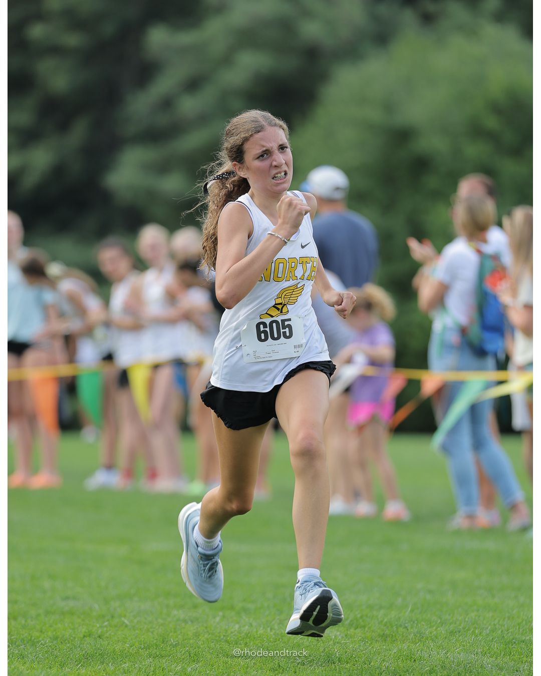 #605 Norah Benedict, North Kingstown High School, 4k Run - Girls (Leddy), P32, 20:25.69 - #605 Norah Benedict, North Kingstown High School, 4k Run - Girls (Leddy), P32, 20:25.69 - 2026 Injury Fund Carnival XC - Deerfield Park - Greenville, Rhode Island - September 05, 2026 File: ./dir-6-4k_Run-Girls-Leddy/260905-2026-injury-fund-xc-deerfield-park-1027-398A6505.jpg #605 Norah Benedict, North Kingstown High School, 4k Run - Girls (Leddy), P32, 20:25.69 - #605 Norah Benedict, North Kingstown High School,…