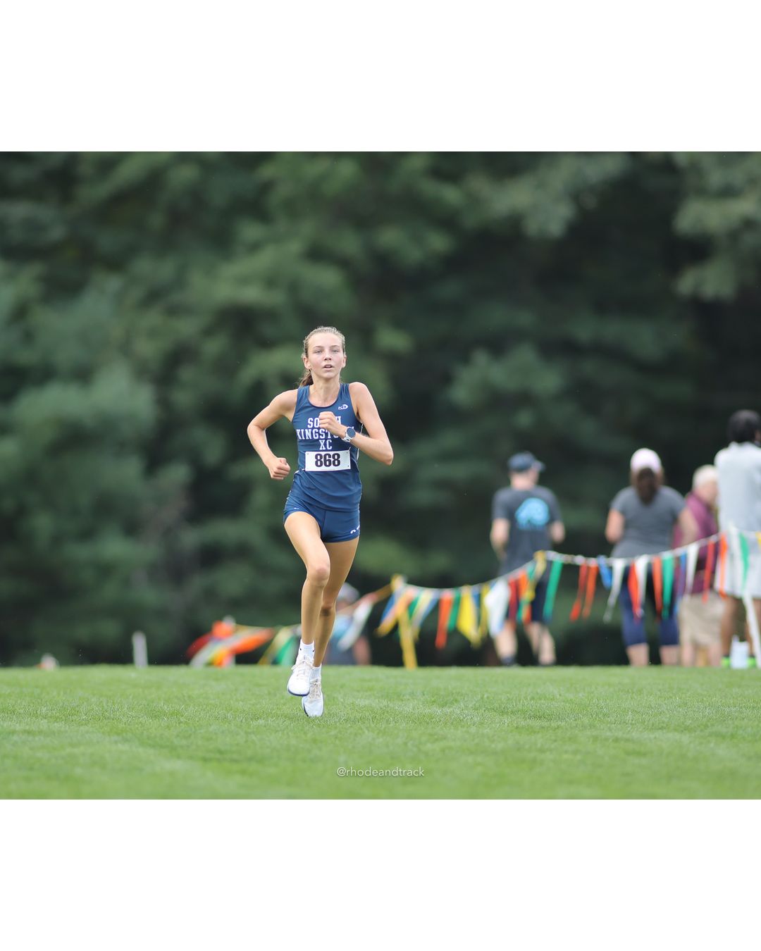 #868 Emma Morrisey, South Kingstown High School, 4k Run - Girls (Leddy), P1, 14:58.63 - #868 Emma Morrisey, South Kingstown High School, 4k Run - Girls (Leddy), P1, 14:58.63 - 2026 Injury Fund Carnival XC - Deerfield Park - Greenville, Rhode Island - September 05, 2026 File: ./dir-6-4k_Run-Girls-Leddy/260905-2026-injury-fund-xc-deerfield-park-1042-8P0A0821.jpg #868 Emma Morrisey, South Kingstown High School, 4k Run - Girls (Leddy), P1, 14:58.63 - #868 Emma Morrisey, South Kingstown High School, 4k…
