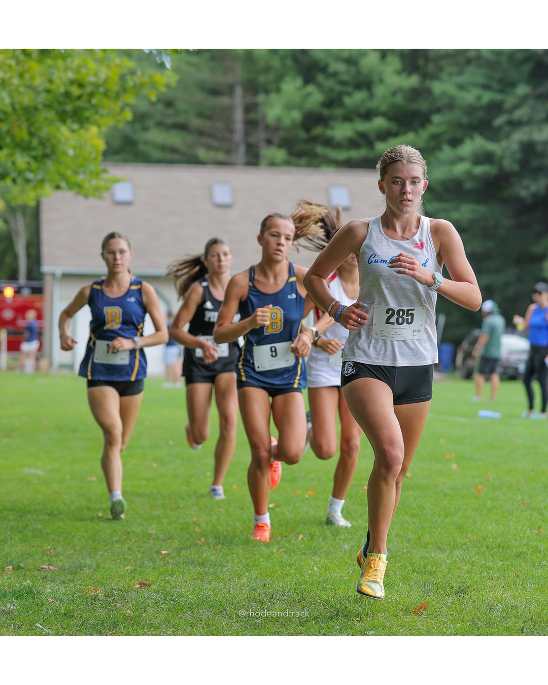 #285 Gabriella Stoothoff, Cumberland, 5k Run - Girls (Caswell), P4, 19:19.08; #9 Carly Gill, Barrington High School, 5k Run - Girls (Caswell), P1, 18:46.12 - #285 Gabriella Stoothoff, Cumberland, 5k Run - Girls (Caswell), P4, 19:19.08 - 2026 Injury Fund Carnival XC - Deerfield Park - Greenville, Rhode Island - September 05, 2026 File: ./dir-8-5k_Run-Girls-Caswell/260905-2026-injury-fund-xc-deerfield-park-1332-398A1268.jpg #285 Gabriella Stoothoff, Cumberland, 5k Run - Girls (Caswell), P4, 19:19.08; #9 Carly Gill, Barrington High School, 5k Run - Girls (Caswel…