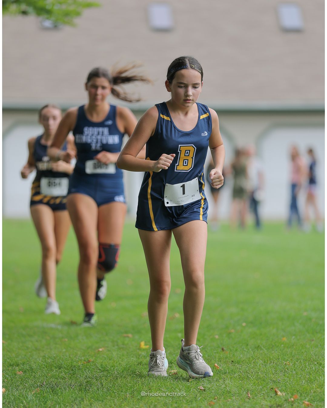 #1 Macy Alexander, Barrington High School, 5k Run - Girls (Caswell), P42, 27:40.48 - 2026 Injury Fund Carnival XC - Deerfield Park - Greenville, Rhode Island - September 05, 2026 File: ./dir-8-5k_Run-Girls-Caswell/260905-2026-injury-fund-xc-deerfield-park-1375-398A1953.jpg #1 Macy Alexander, Barrington High School, 5k Run - Girls (Caswell), P42, 27:40.48 - 2026 Injury Fund Carnival XC - Deerfield Park - Greenv…