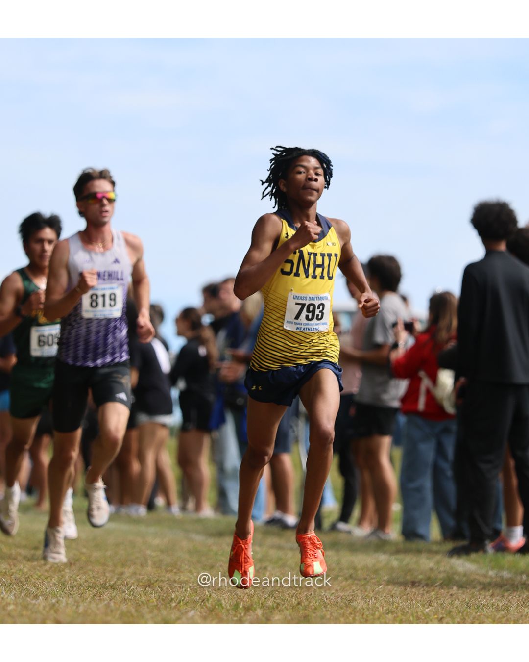#793 Ross Wallace, SNHU, 8k Run - Men (Gold-35:cap), P18, 25:11.00; #819 Ian Bubar, Stonehill, 8k Run - Men (Gold-35:cap), P13, 25:05.29; #60 Hanah Pourmousa, Bryant, 6k Run - Women (Navy-45:cap), P86, 26:12.22 - 2026 UMass Dartmouth XC Invitational - UMass Dartmouth - Dartmouth, Massachusetts - September 19, 2026 File: ./260919-2026-UMass-Dartmouth-XC-Invitational-244-398A8058.jpg #793 Ross Wallace, SNHU, 8k Run - Men (Gold-35:cap), P18, 25:11.00; #819 Ian Bubar, Stonehill, 8k Run - Men (Gold-35:cap), P13, 25:05.29; #…